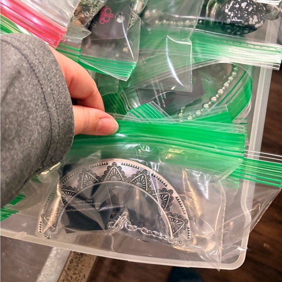 Paparazzi and vintage Jewlery bundle 73 pieces - Picture 3 of 7